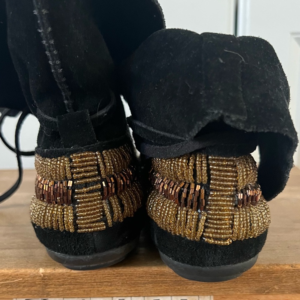House Of Harlow Maddie Black Suede Beaded Moccasin Bootie Women’s Size 38 / 7.5 - Picture 5 of 8